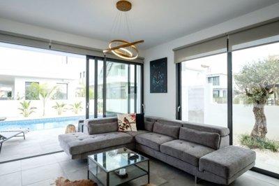 Detached Villa For Sale  in  Anglikos Stratos Dekeleias