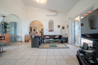 Detached Villa For Sale  in  Tala - Kamares