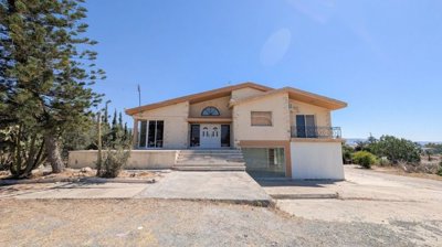 Three-Bedroom House in Parekklisia, Limassol
