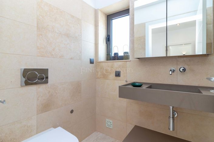 Image No.15-3 Bed Property for sale