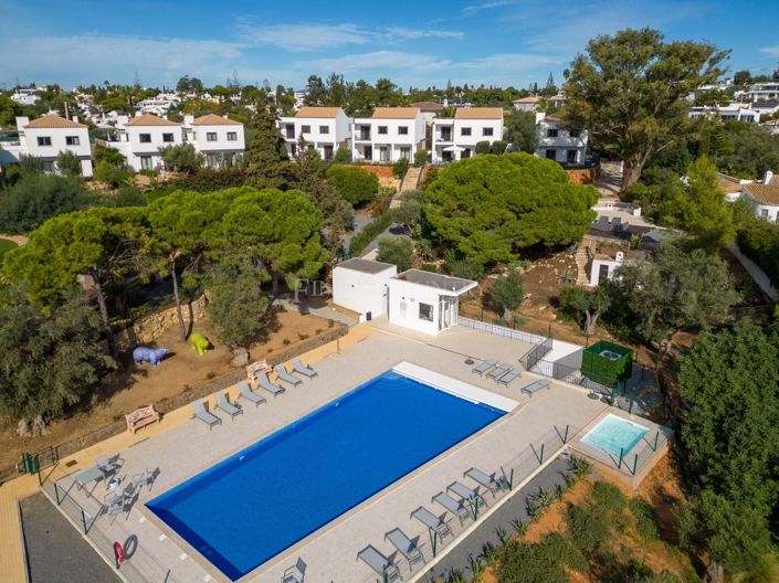 Image No.22-3 Bed Property for sale