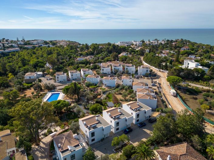 Image No.40-3 Bed Property for sale