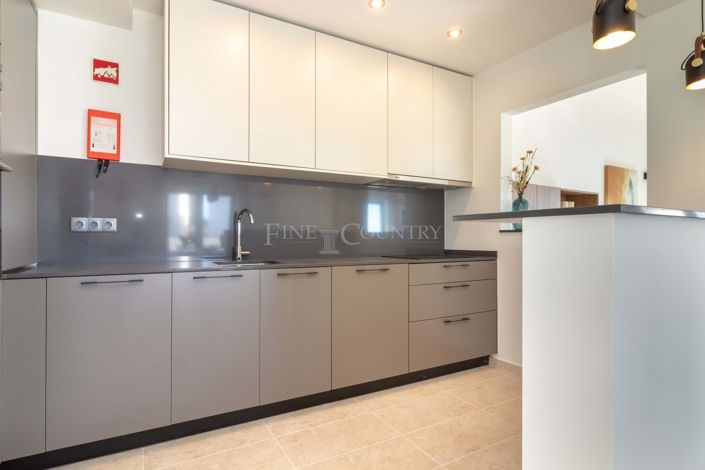 Image No.5-3 Bed Property for sale