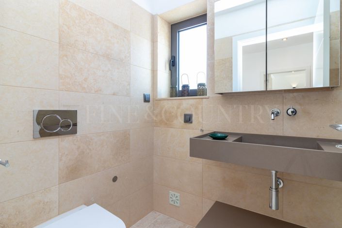 Image No.15-3 Bed Property for sale