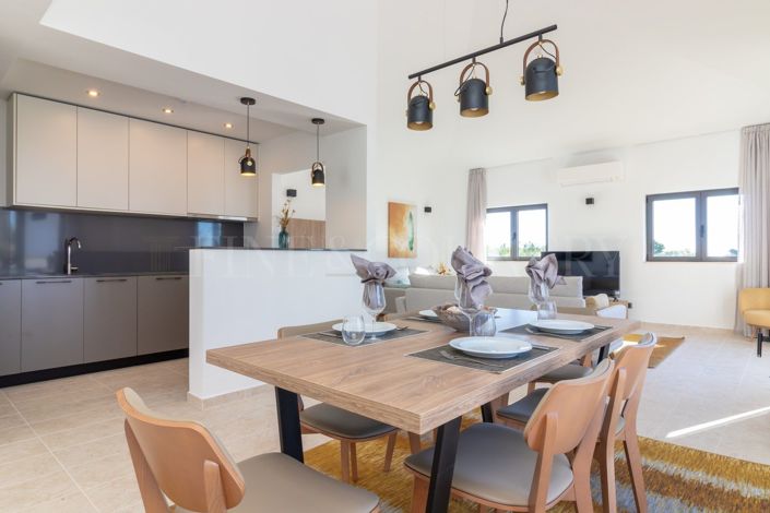 Image No.4-3 Bed Property for sale