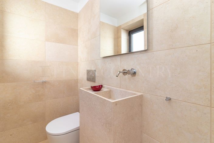 Image No.10-3 Bed Property for sale