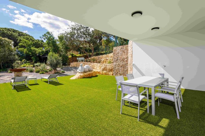 Image No.30-5 Bed Property for sale