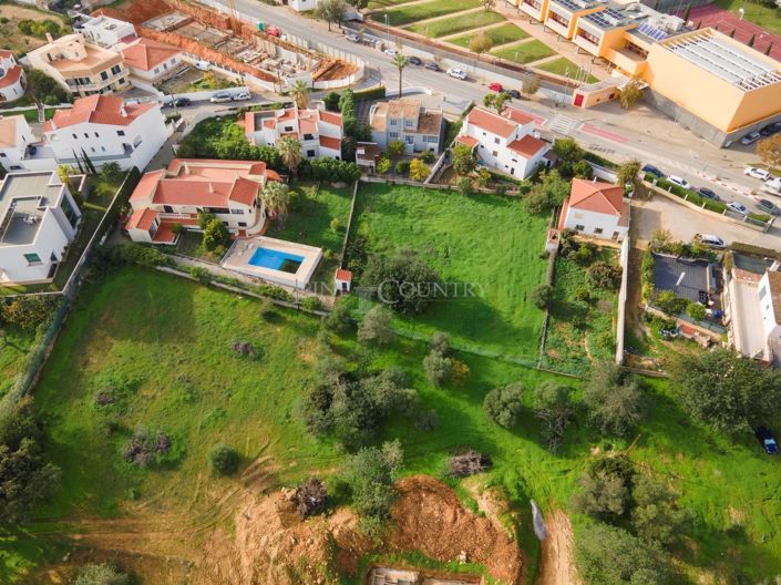 Image No.1-4 Bed Property for sale