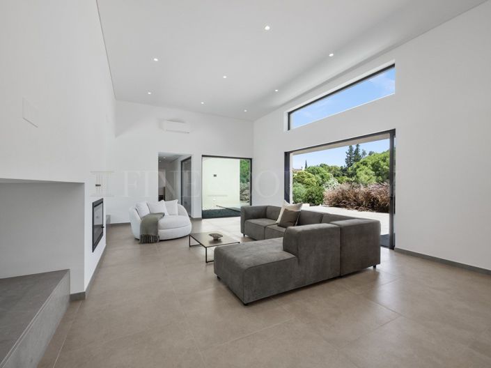 Image No.4-4 Bed Property for sale