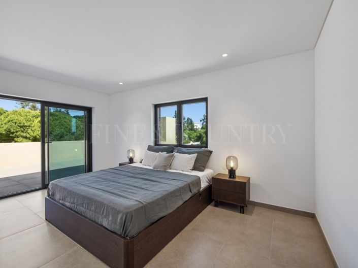 Image No.10-4 Bed Property for sale