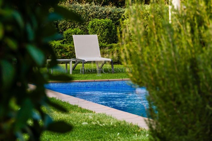 Image No.78-2 Bed Townhouse for sale