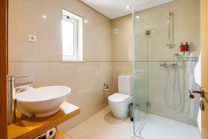 Image No.10-3 Bed Property for sale