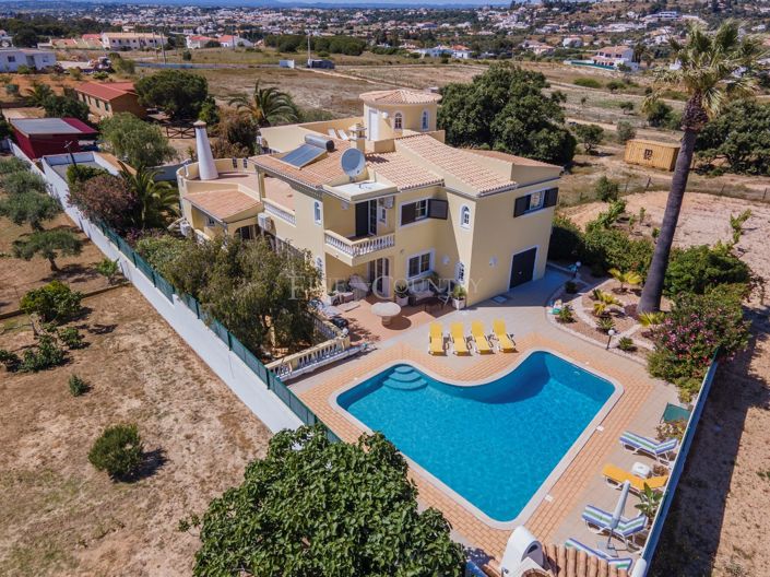 Image No.1-6 Bed Property for sale