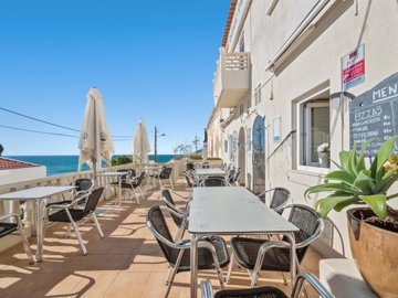 1 - Lagoa, Property