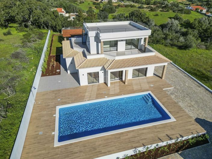 Image No.1-4 Bed Property for sale