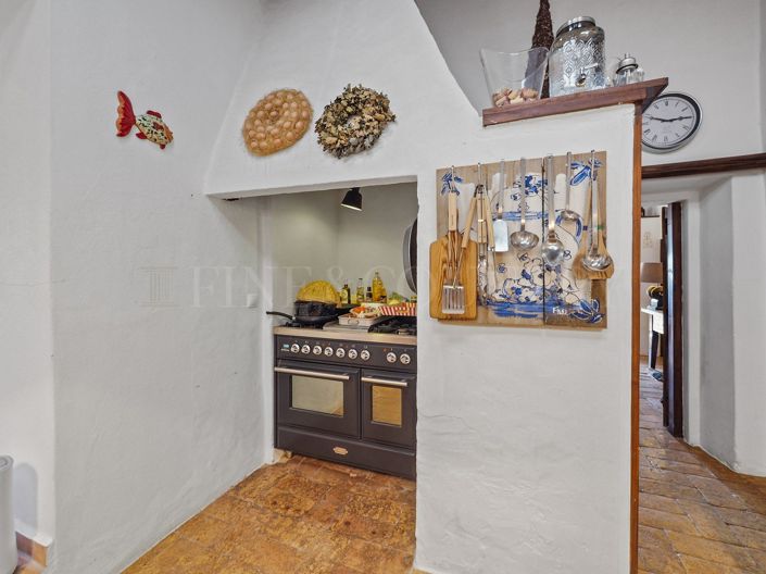 Image No.12-3 Bed Property for sale