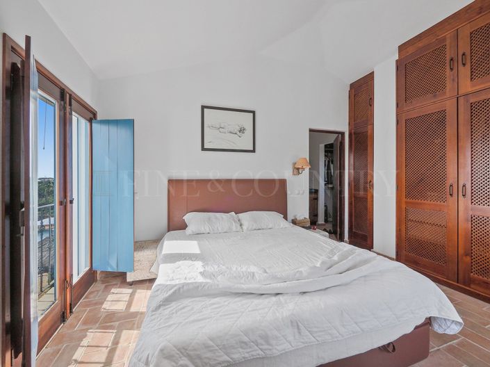 Image No.19-3 Bed Property for sale