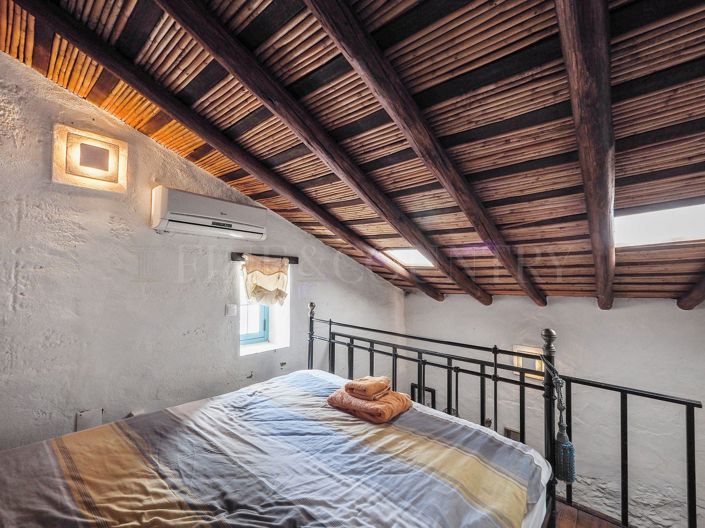 Image No.24-3 Bed Property for sale