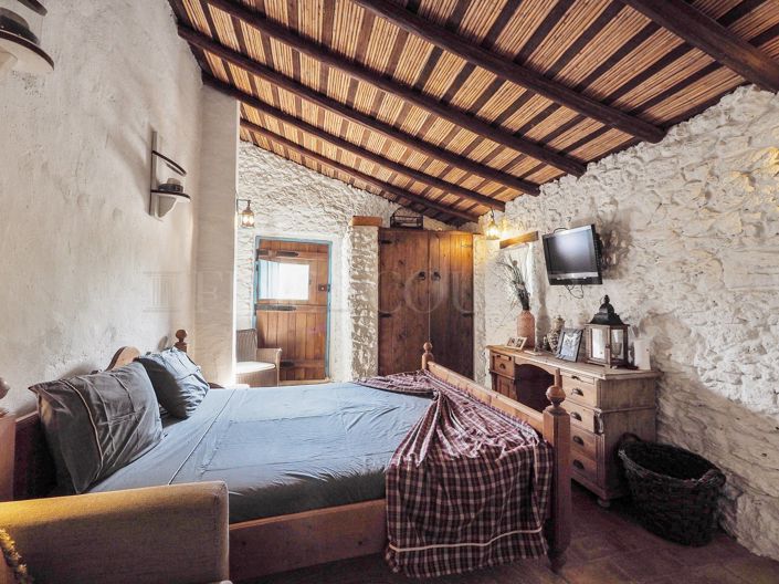 Image No.25-3 Bed Property for sale