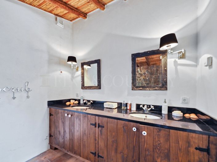 Image No.27-3 Bed Property for sale