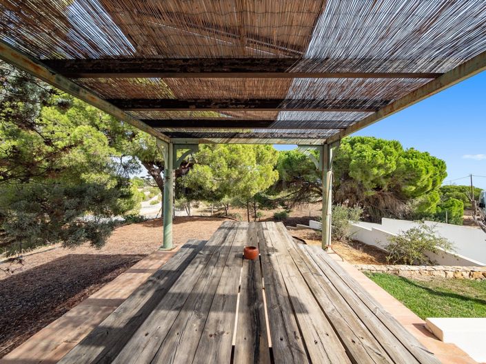 Image No.40-3 Bed Property for sale