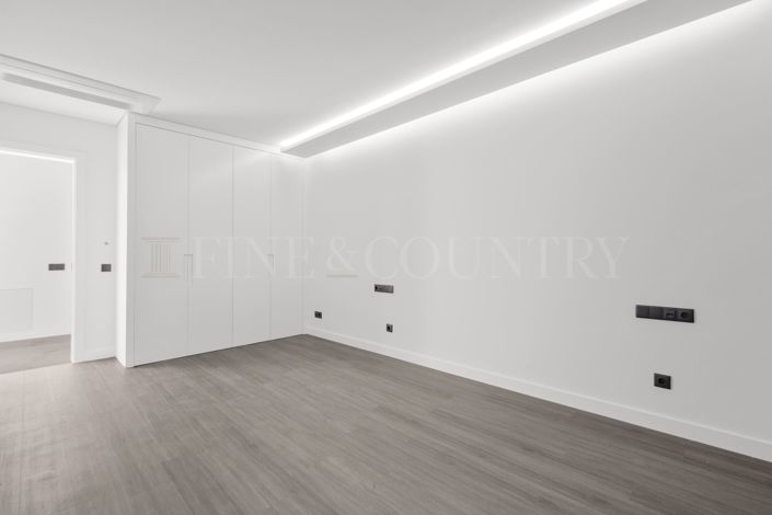 Image No.14-3 Bed Property for sale