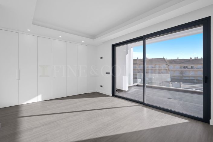 Image No.19-3 Bed Property for sale