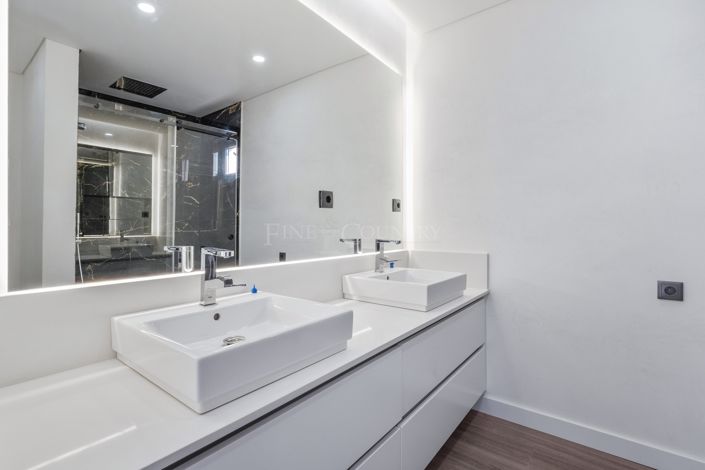 Image No.21-3 Bed Property for sale