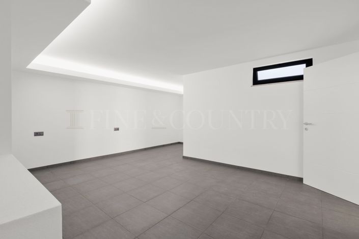Image No.36-3 Bed Property for sale
