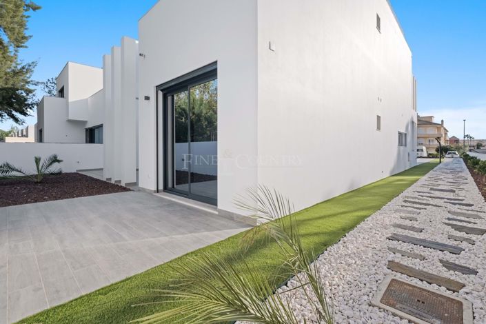 Image No.37-3 Bed Property for sale