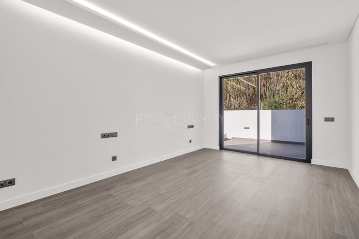 Image No.38-3 Bed Property for sale