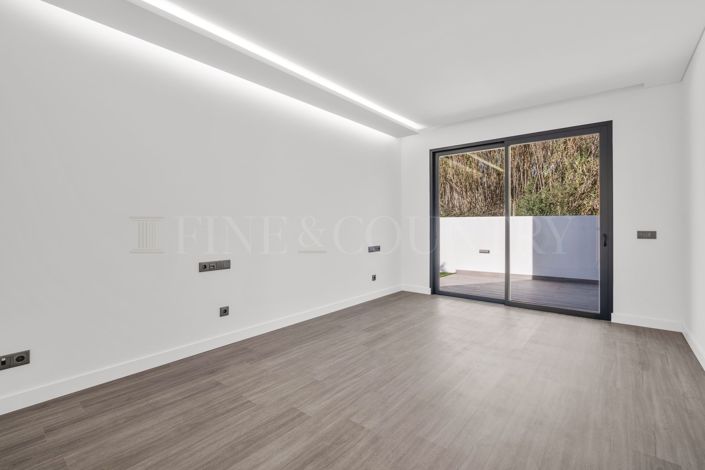 Image No.39-3 Bed Property for sale