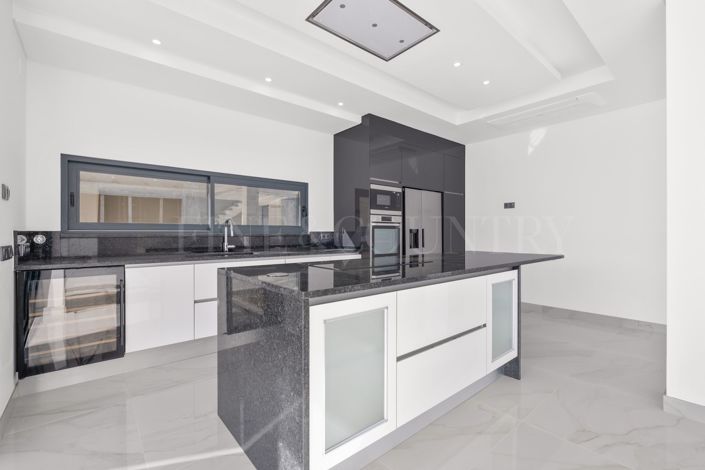 Image No.6-3 Bed Property for sale