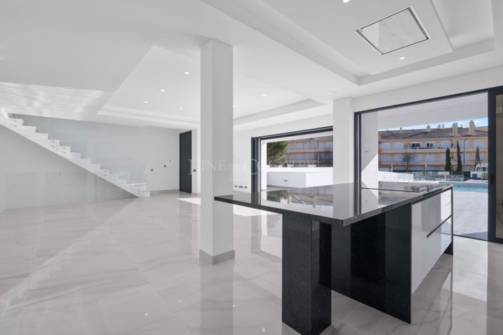 Image No.6-3 Bed Property for sale