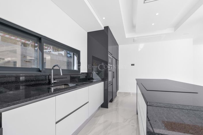 Image No.7-3 Bed Property for sale