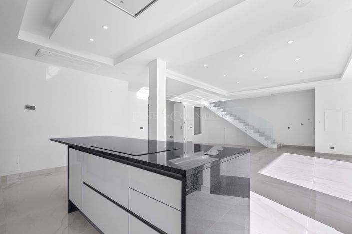 Image No.8-3 Bed Property for sale