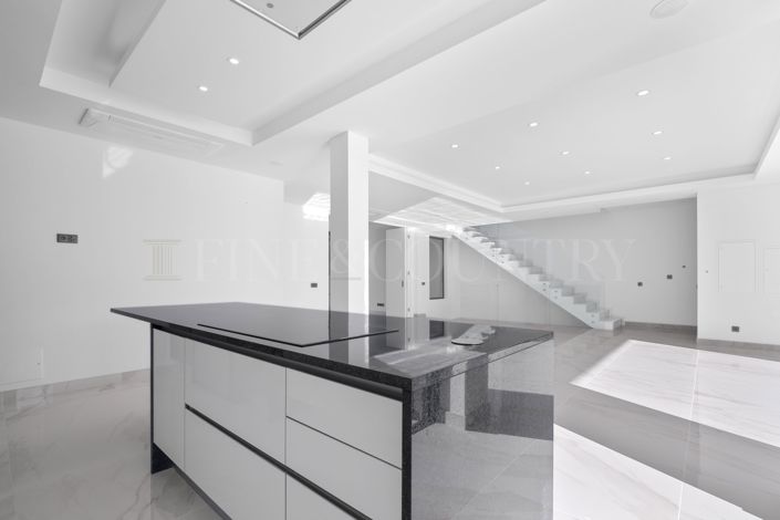 Image No.9-3 Bed Property for sale