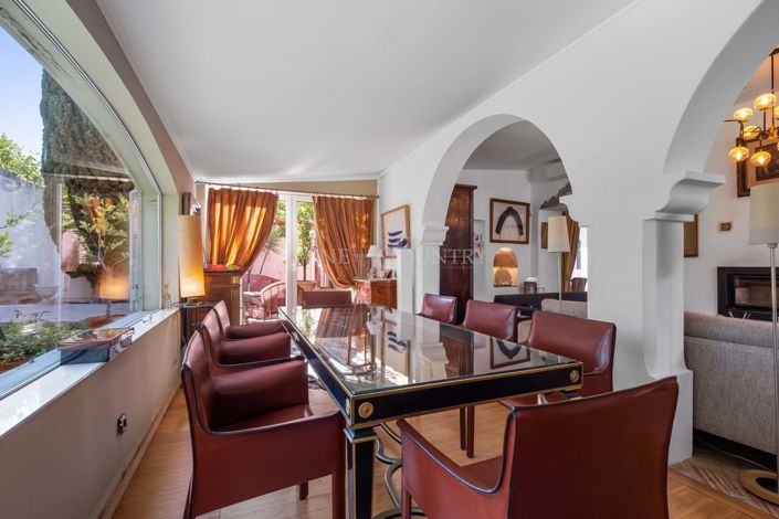 Image No.10-6 Bed Property for sale