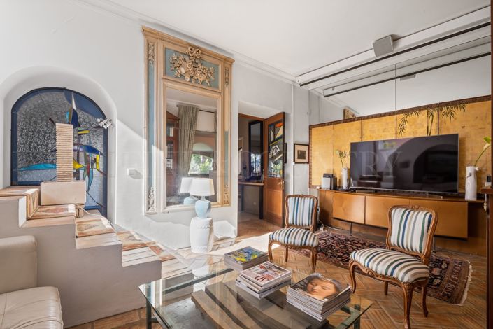 Image No.17-6 Bed Property for sale
