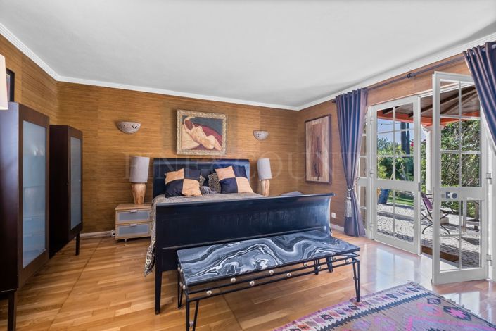Image No.35-6 Bed Property for sale