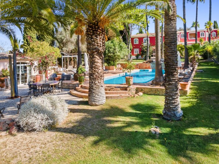 Image No.5-6 Bed Property for sale