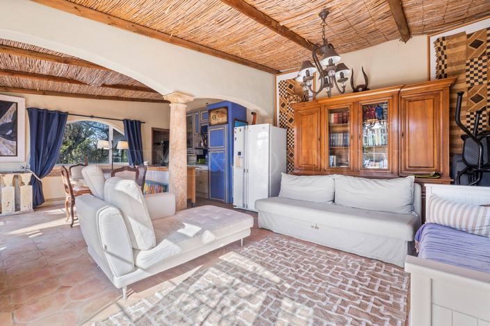 Image No.42-6 Bed Property for sale