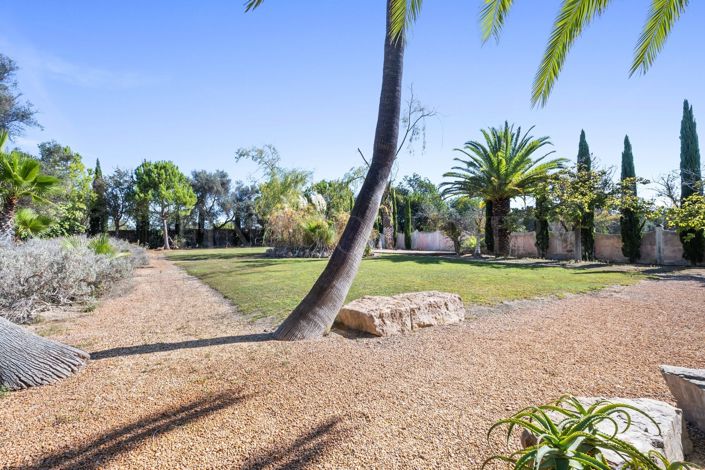 Image No.55-6 Bed Property for sale