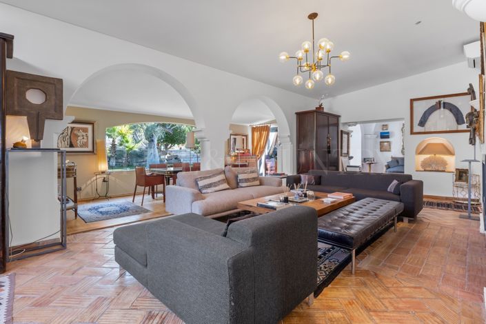 Image No.8-6 Bed Property for sale