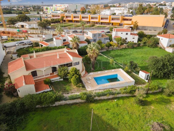 Image No.10-4 Bed Property for sale