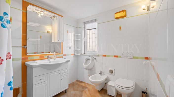 Image No.19-3 Bed Property for sale