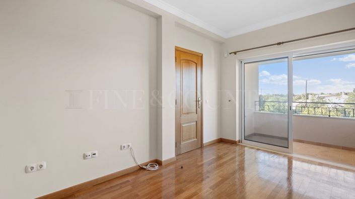 Image No.26-3 Bed Property for sale