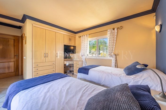 Image No.12-4 Bed Property for sale