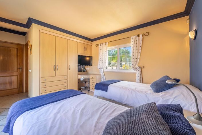 Image No.19-4 Bed Property for sale