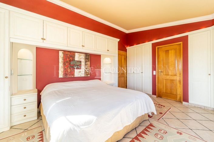 Image No.20-4 Bed Property for sale